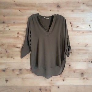 Lush nordstrom Women's Gray V-Neck Roll Tab Blouse Size XS